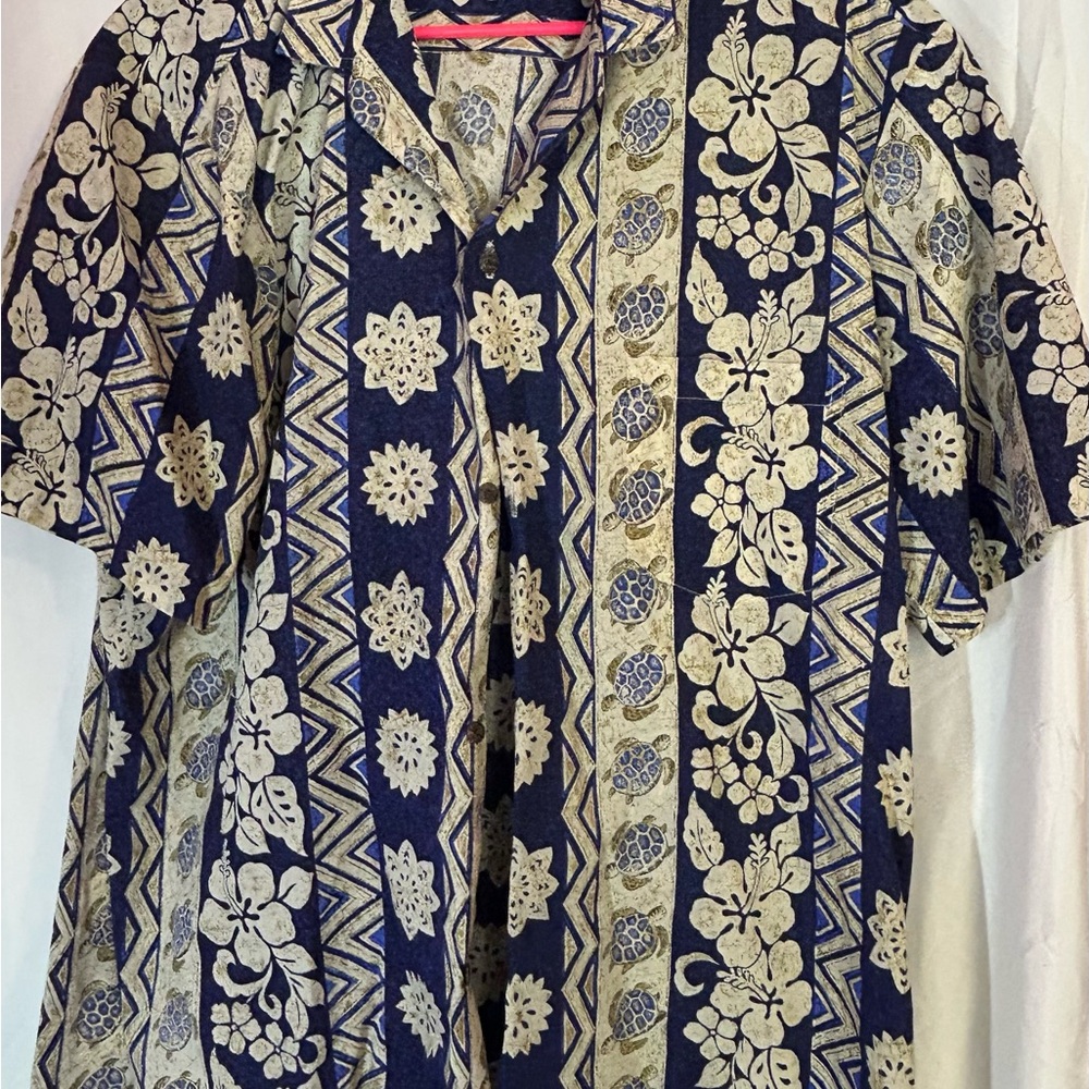 Vintage Hawaiian shirt Floral Patterned Navy and Cream
